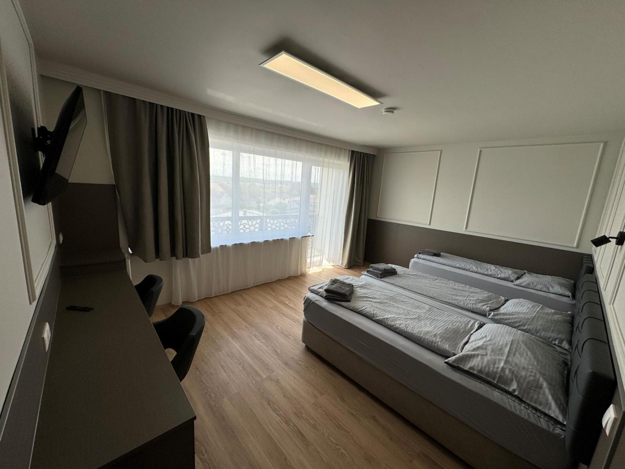 F Hotel 24H Check-In Hörsching Exteriér fotografie
